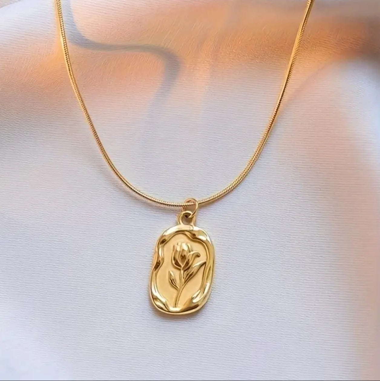 Flower Pendant Necklace