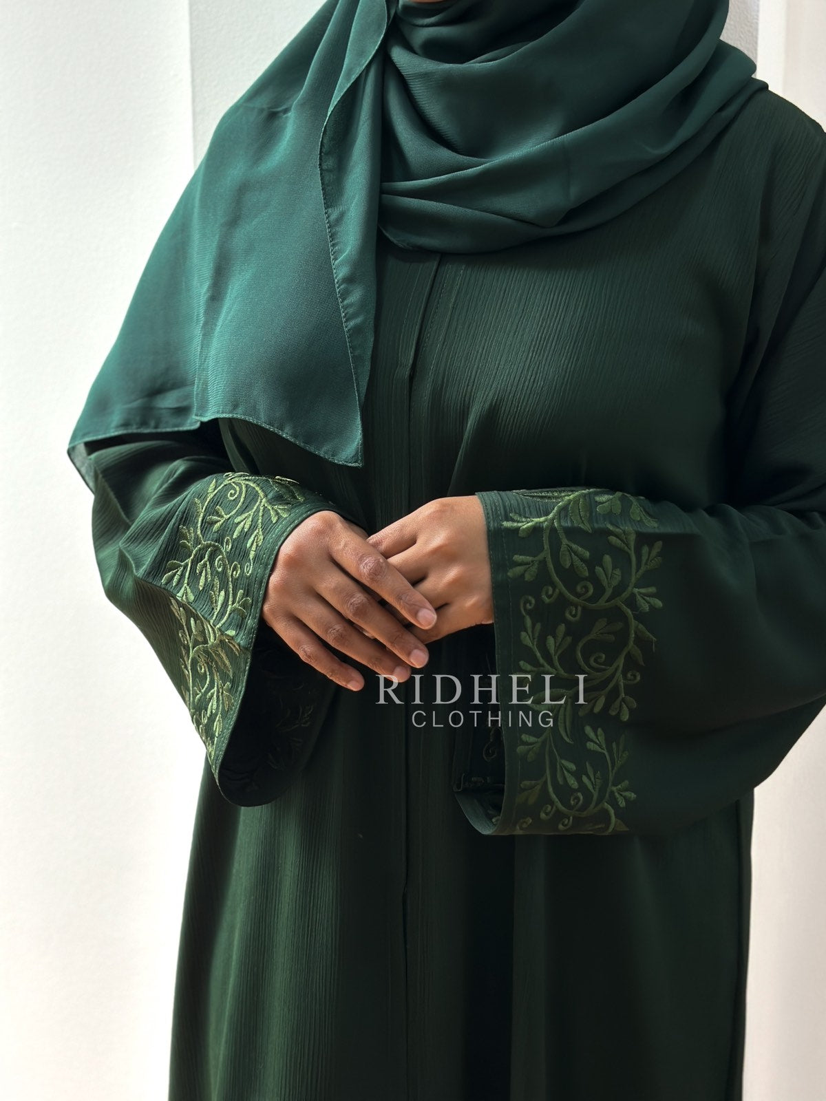 AMYRA GREEN EMBROIDERY ABAYA