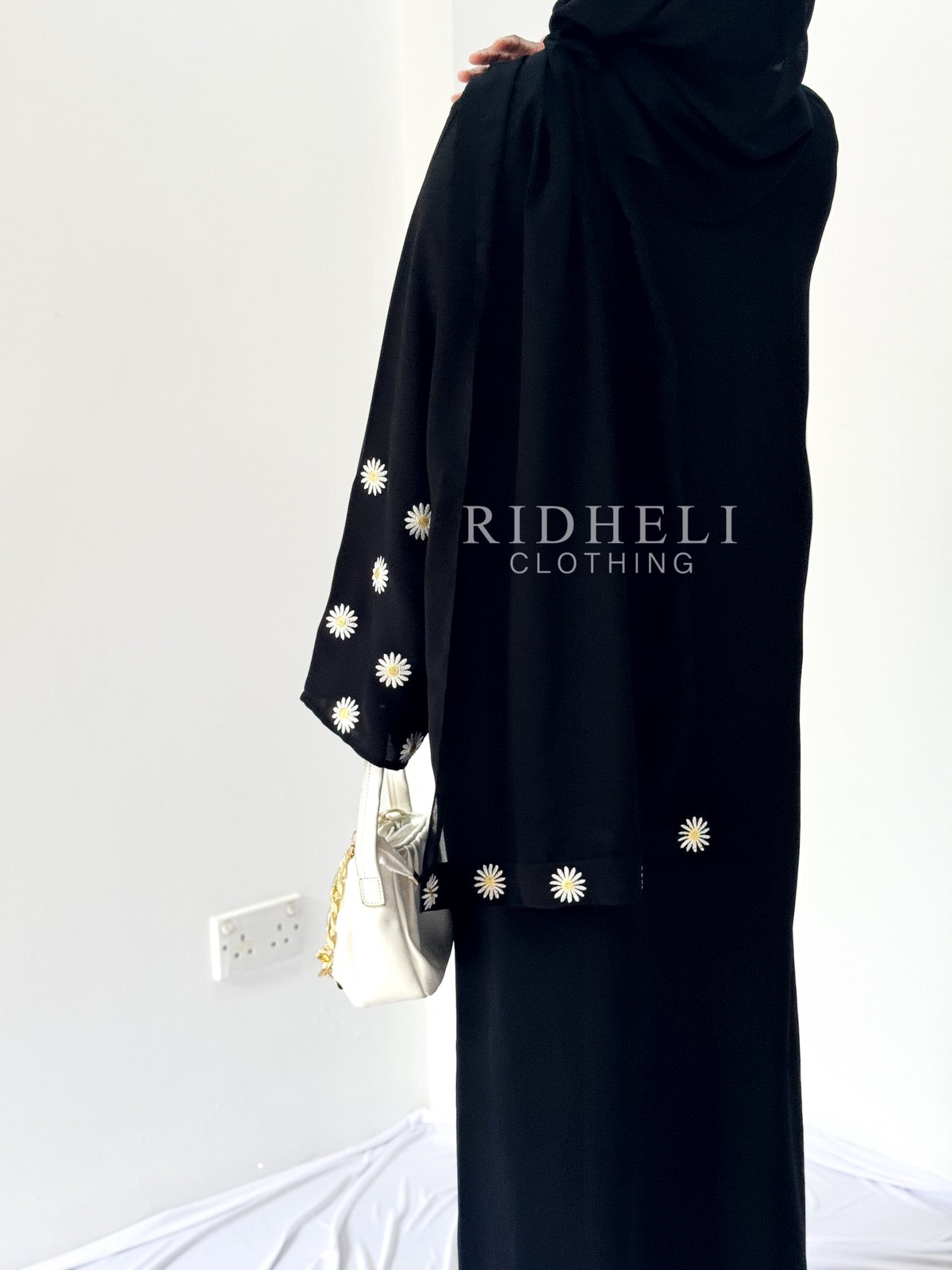 DAISY BLACK EMBROIDERY ABAYA