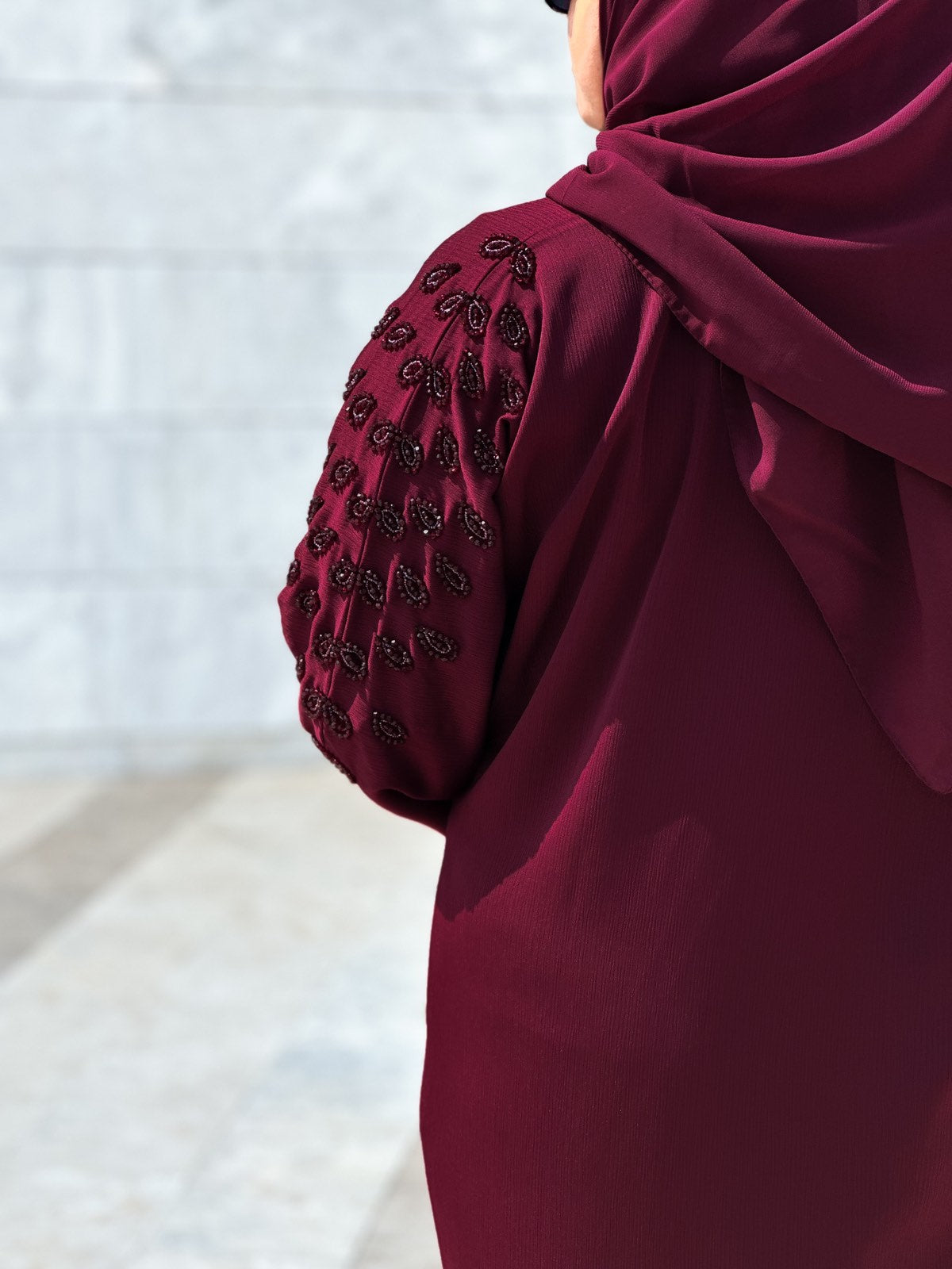 NORI SHELLLS MAROON ABAYA