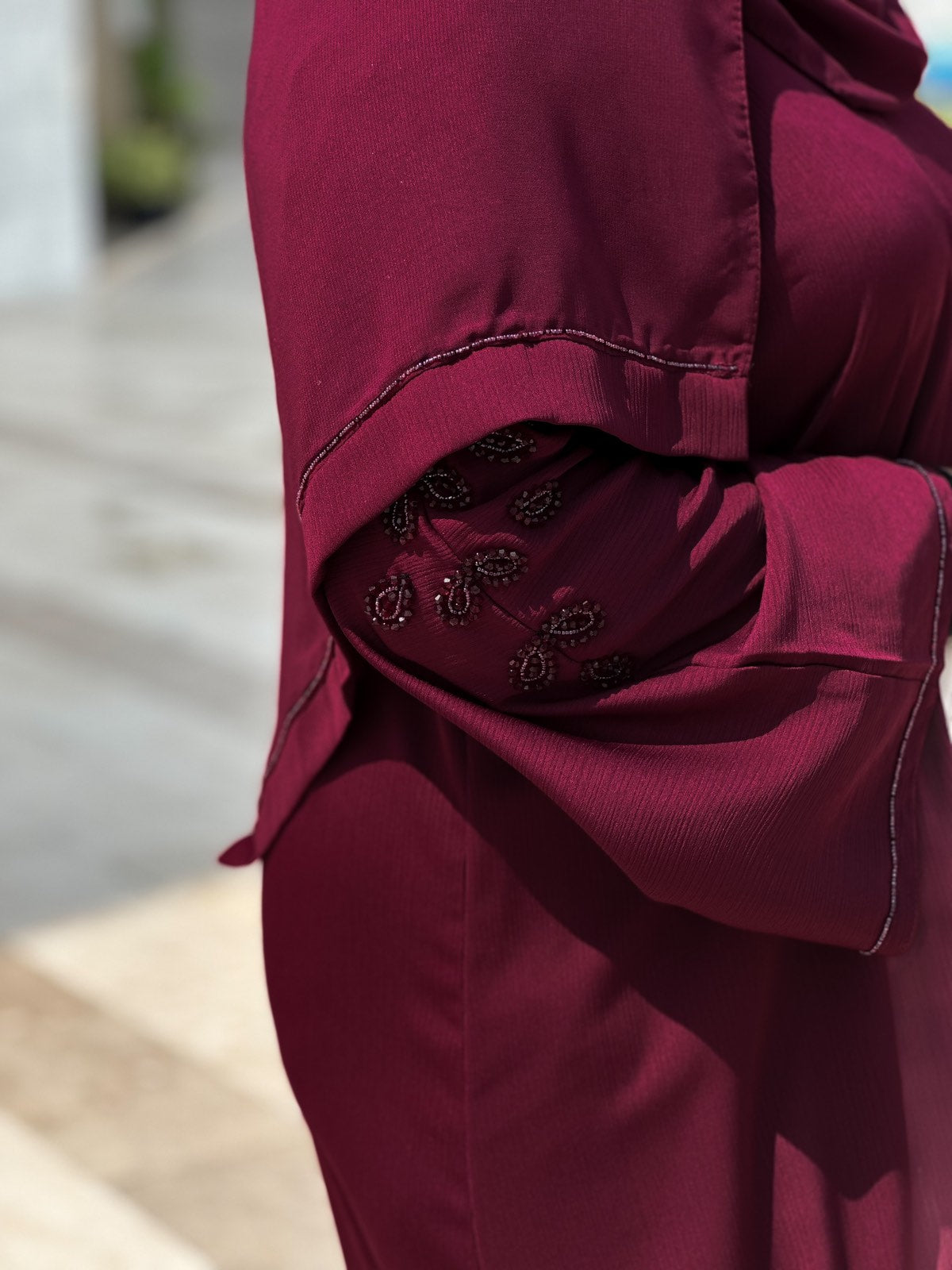 NORI SHELLLS MAROON ABAYA