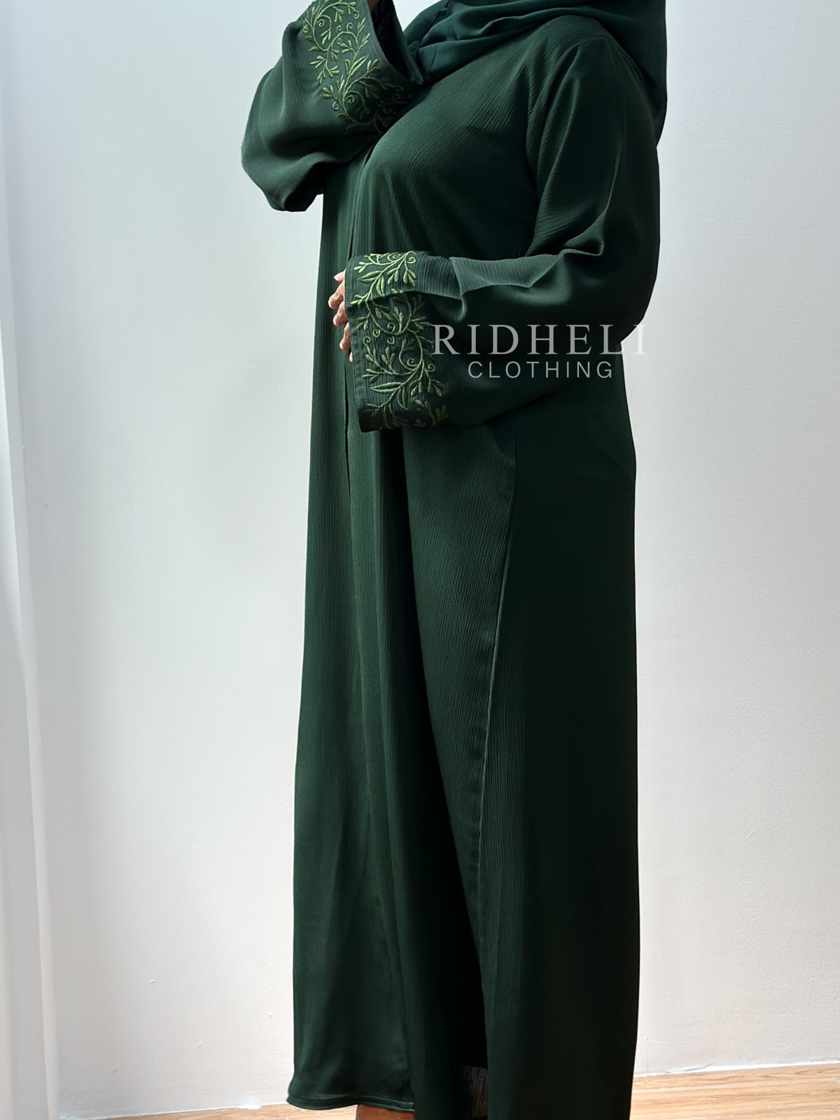 AMYRA GREEN EMBROIDERY ABAYA