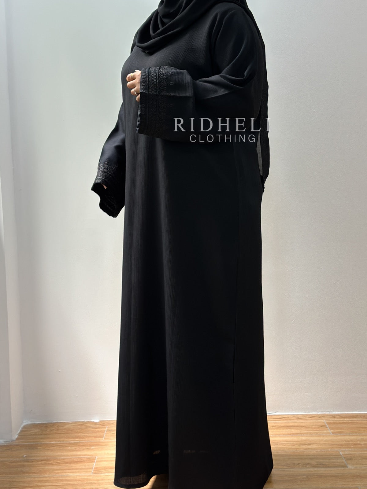 AMNA BLACK EMBROIDERY ABAYA