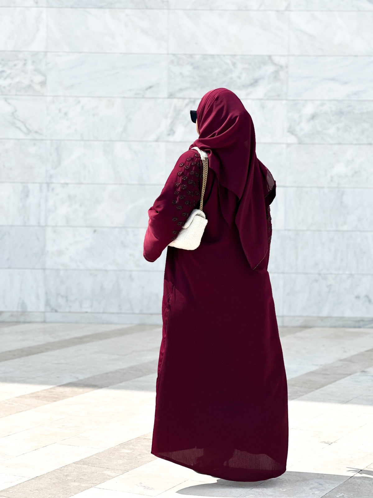 NORI SHELLLS MAROON ABAYA