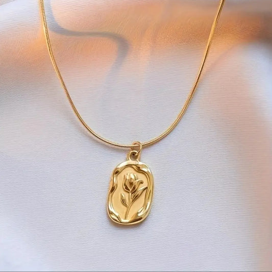 Flower Pendant Necklace
