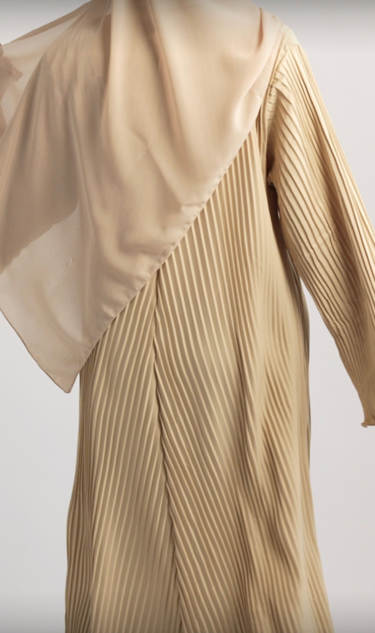 CREAM PLEATED ABAYA
