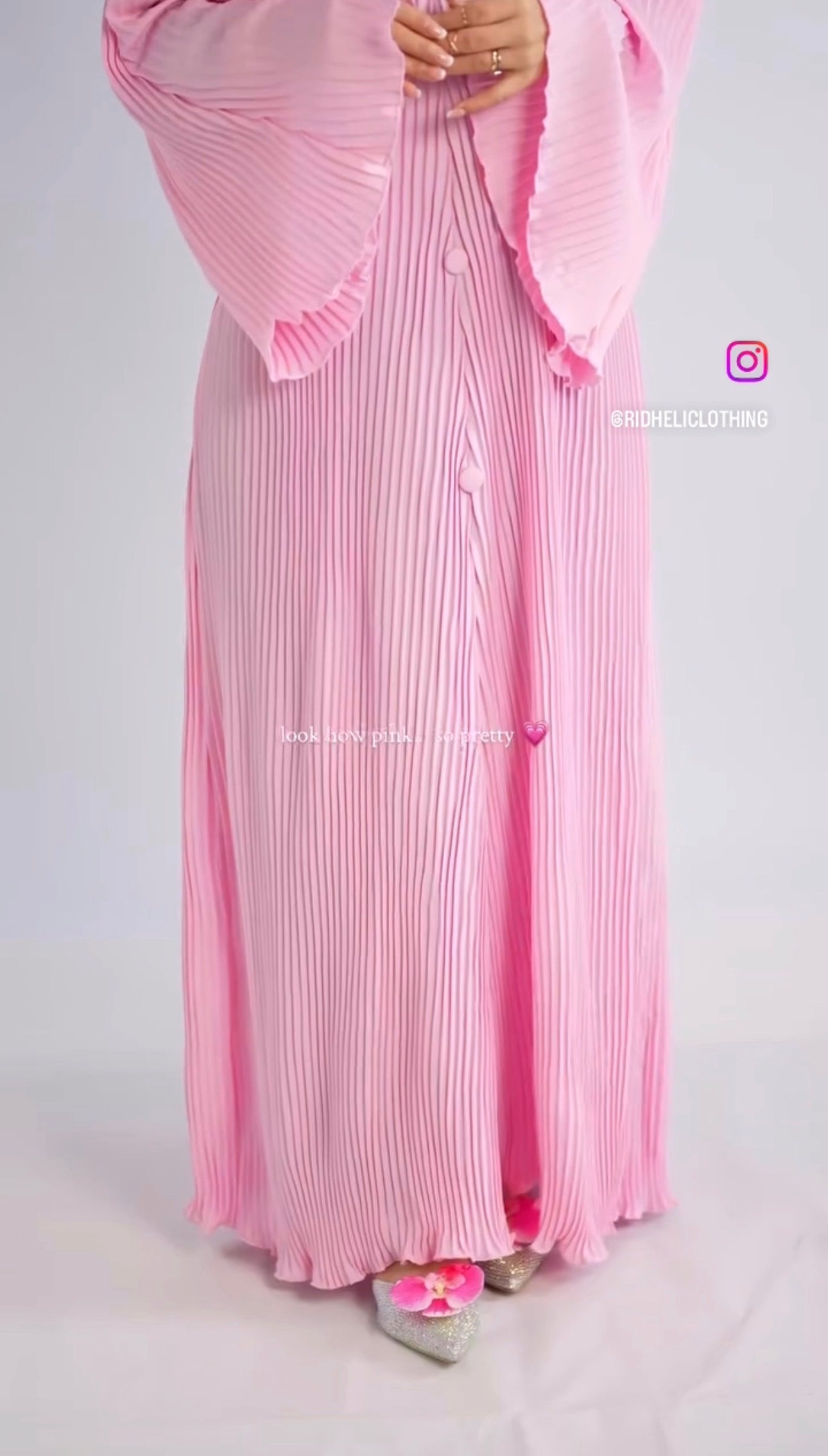 LIGHT PINK PLEATED ABAYA