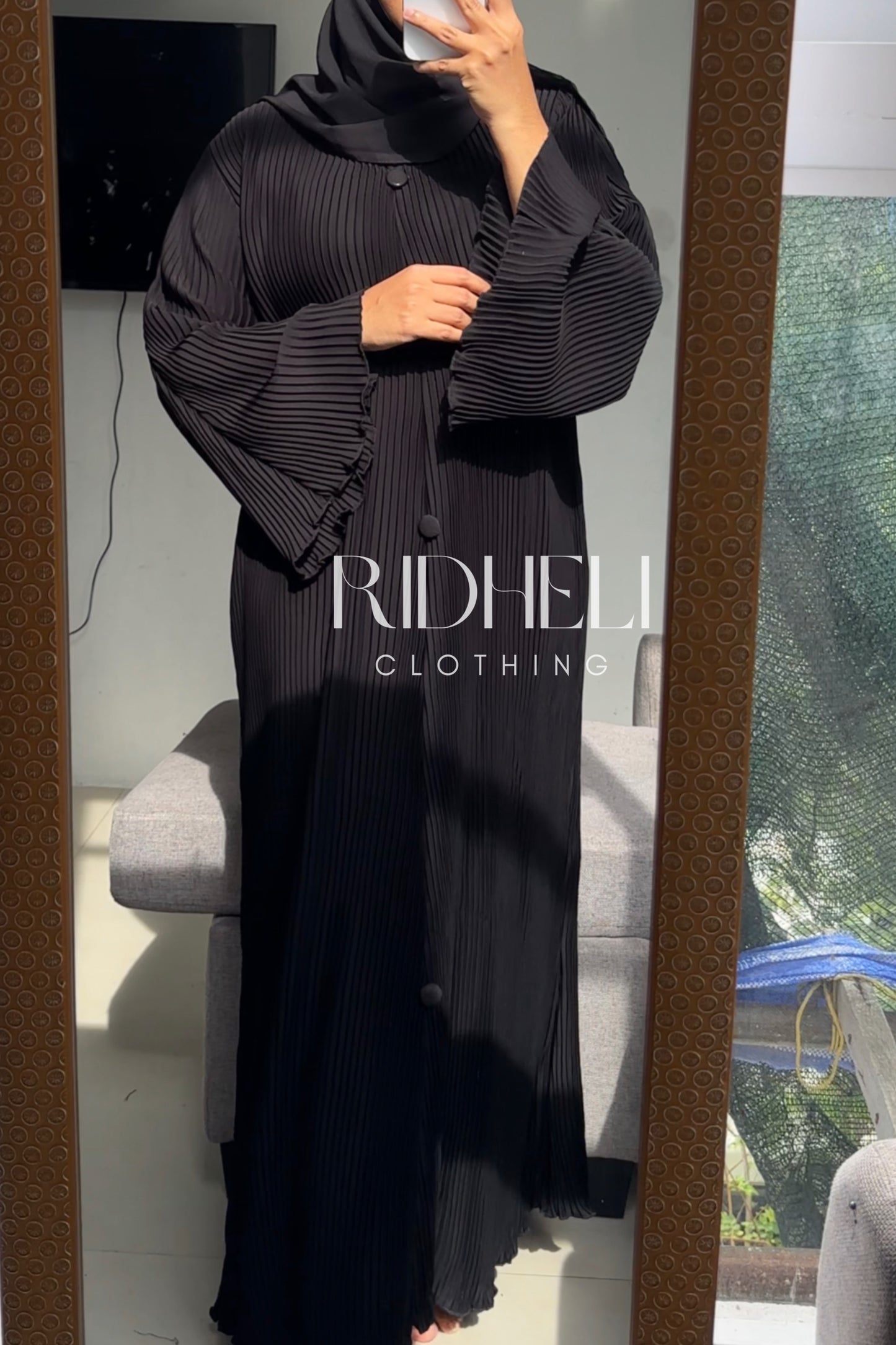 PLEATED BLACK ABAYA