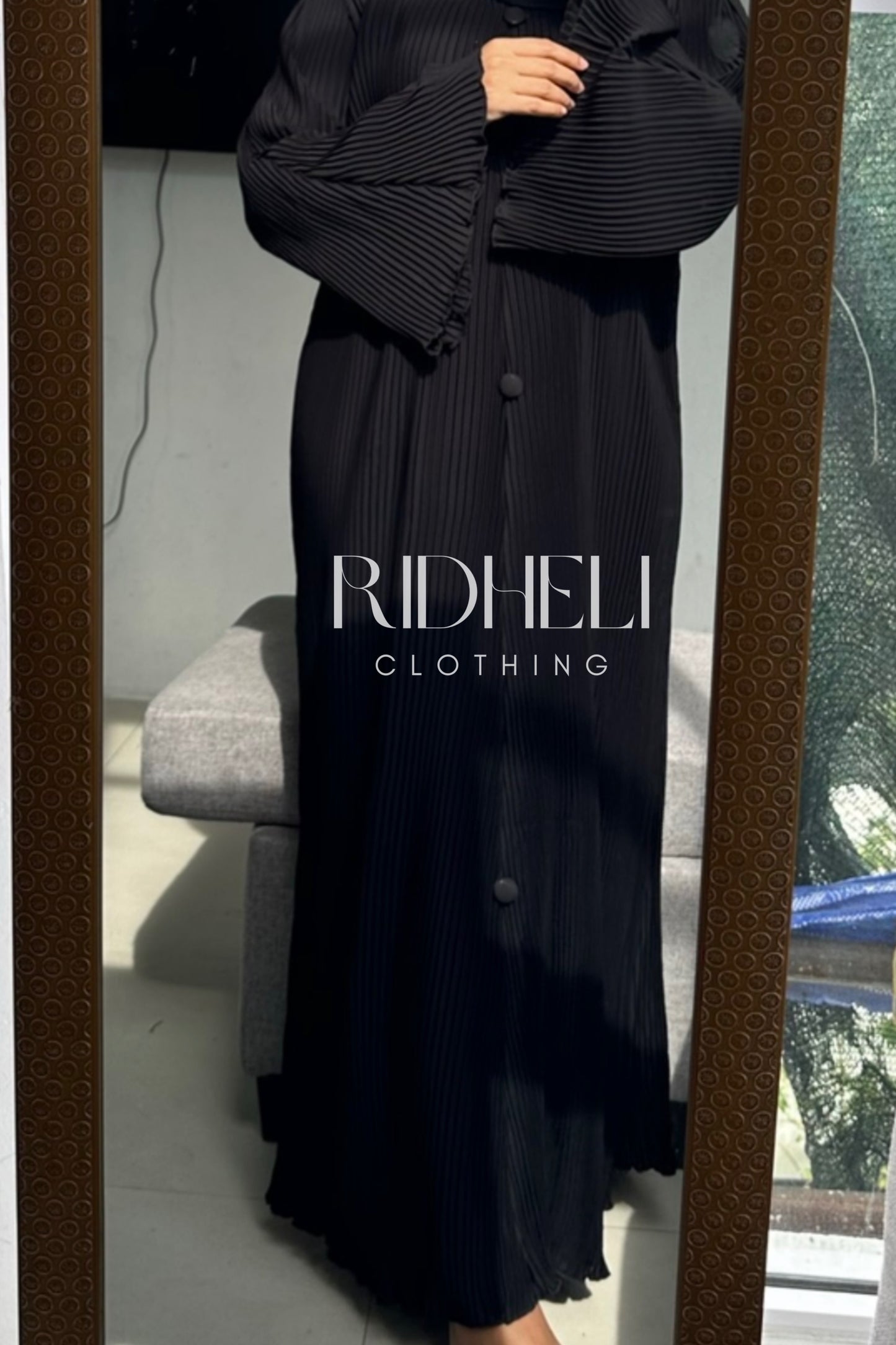 PLEATED BLACK ABAYA