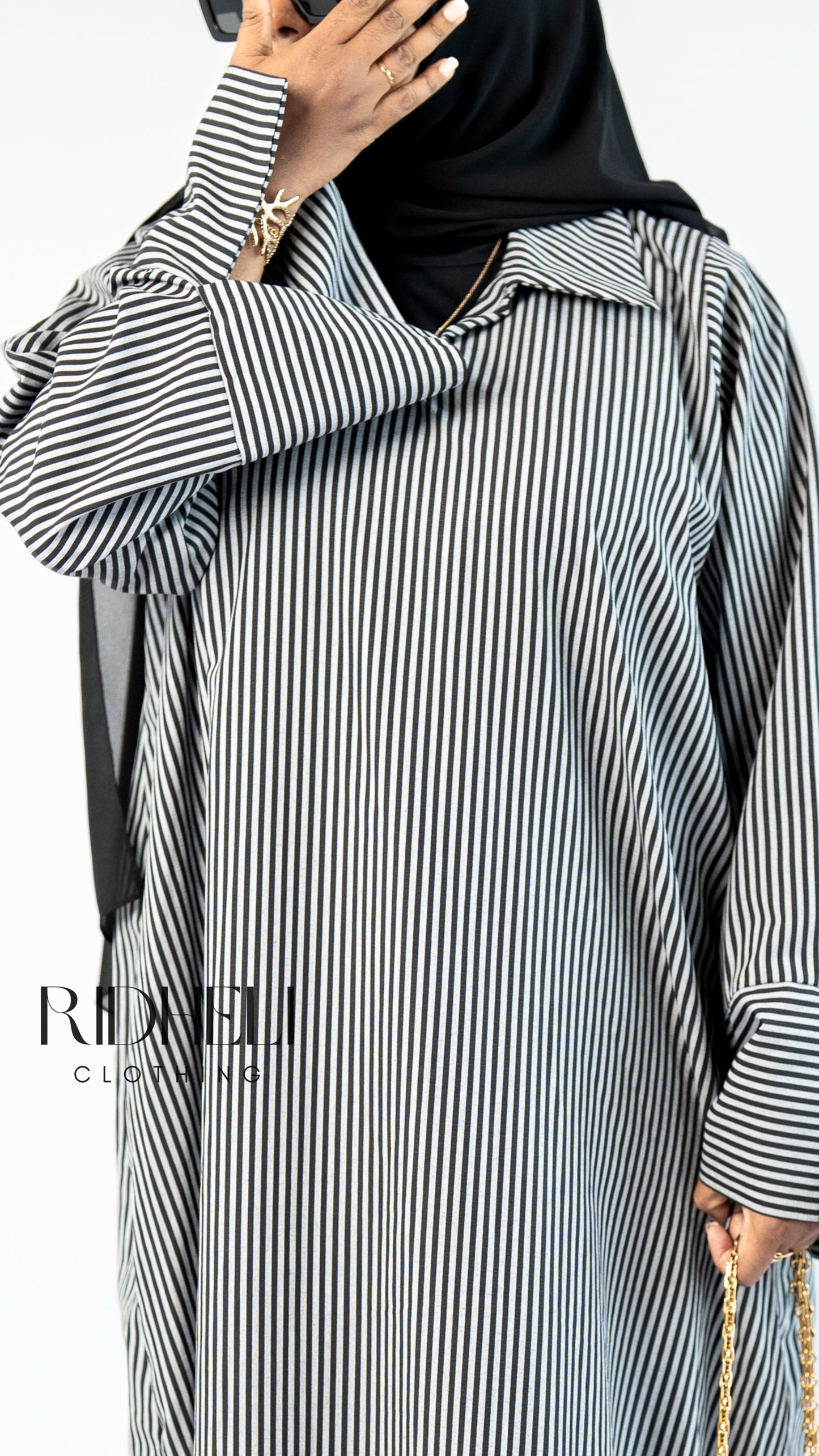 BLACK & WHITE STRIPE ABAYA