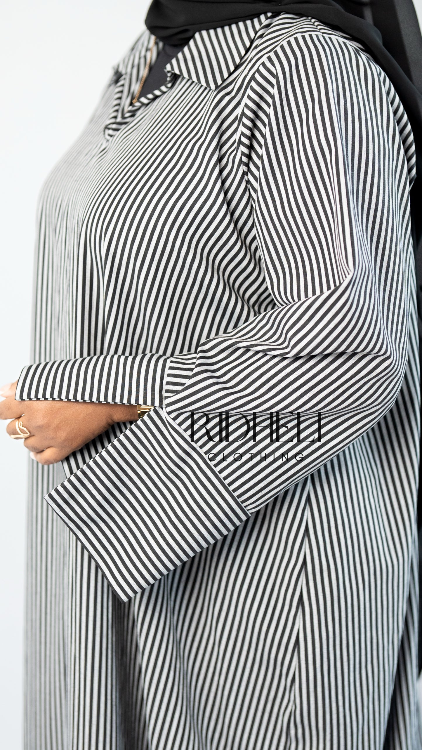 BLACK & WHITE STRIPE ABAYA