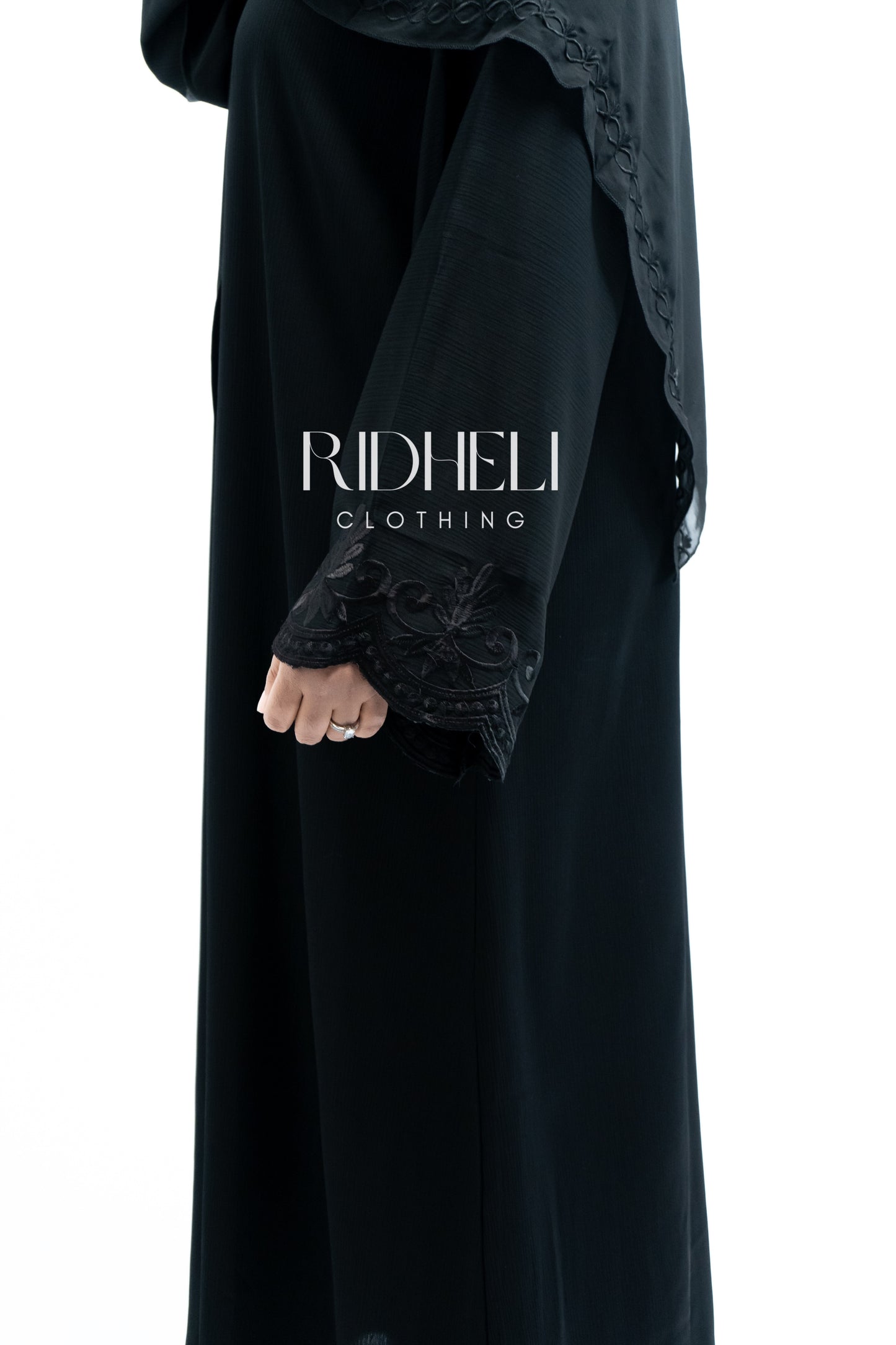 SAMAWI BLACK EMBROIDERY ABAYA