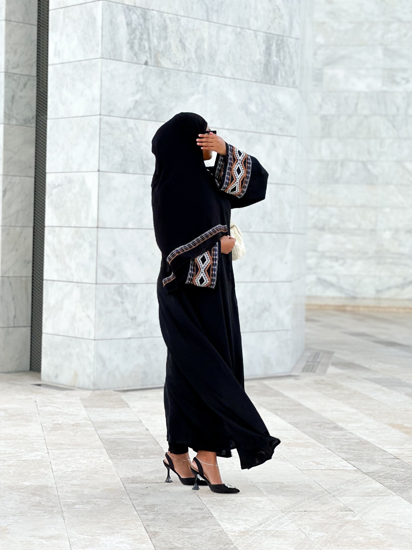 LAM EMBROIDERY ABAYA